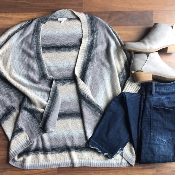 Cardigan, grey/black/cream, size Small - Picture 3 of 3